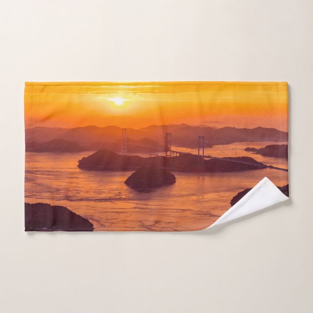 Hazy Sonnenuntergang auf der Kurushima Kaikyo Brid Badhandtuch Set (Handtuch)