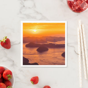 Hazy Sonnenuntergang auf der Kurushima Kaikyo Brid Serviette