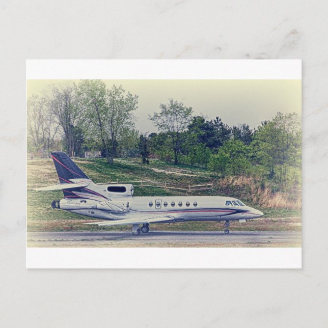 HDRBlackTailPlaneRedStripesOnRunway-.jpg Postkarte (Vorderseite)