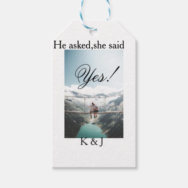 He asked she said yes engagement photo name stylis geschenkanhänger (Vorderseite)