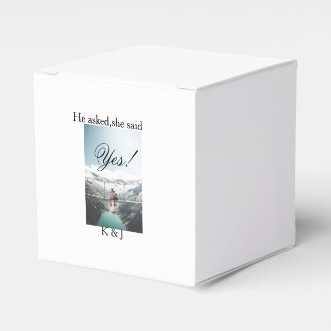 He asked she said yes engagement photo name stylis geschenkschachtel (Vorderseite)