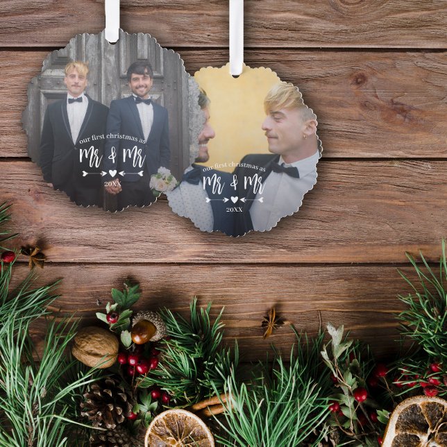 Heart Arrows First Christmas Mr. & Mr. Foto Ornament Karte (Von Creator hochgeladen)