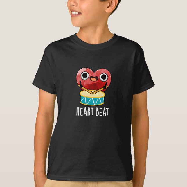 Heart Beat Funny Heart Drummer Pun Dark BG T-Shirt (Vorderseite)