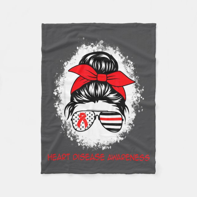 Heart Disease Awareness Red Ribbon Heart Messy Bun Fleecedecke (Vorderseite)