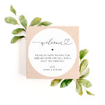 Heart Script Wedding Welcome Hotel Geschenkbox Runder Aufkleber<br><div class="desc">Herzlich willkommen bei Ihren Gästen mit diesen eleganten Aufklebern,  mit romantischer Herzschrift und bearbeitbarem Text. Passen Sie es einfach an,  indem Sie die Optionen "personalisieren" und "Bearbeiten mit dem Designwerkzeug" verwenden.</div>