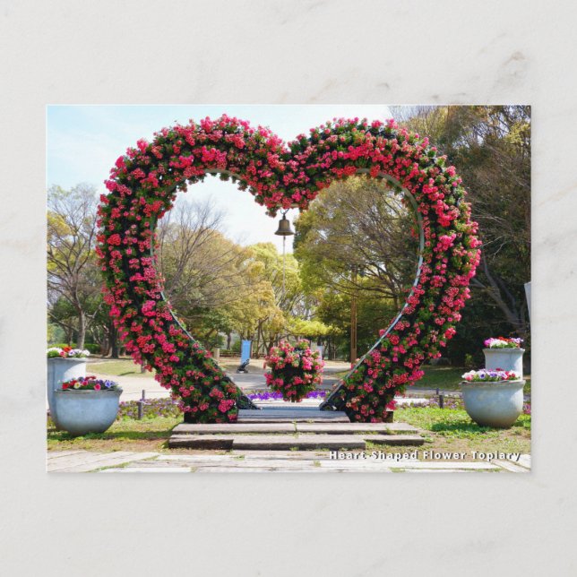 Heart-Shaped Flower Topiary Postkarte (Vorderseite)