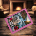 Heartfelt Sunset Trifold Geldbörse<br><div class="desc">Sonnige Sets, die goldene Rochen über den Fluss werfen, wie ein herzförmiger Stein, auf dem Sarah Erholungen auf weißen Steinen eingeklemmt ist, was eine romantische Szene schafft.</div>