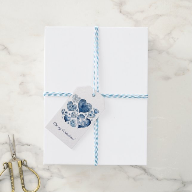 Hearts in Delft Blue, valentine, customizable  Geschenkanhänger (Mit Garn)