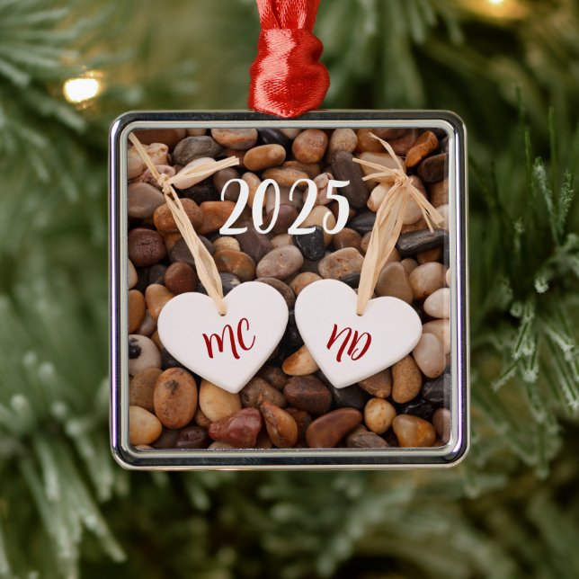 Hearts on a Pebble Beach Ornament (Baum)