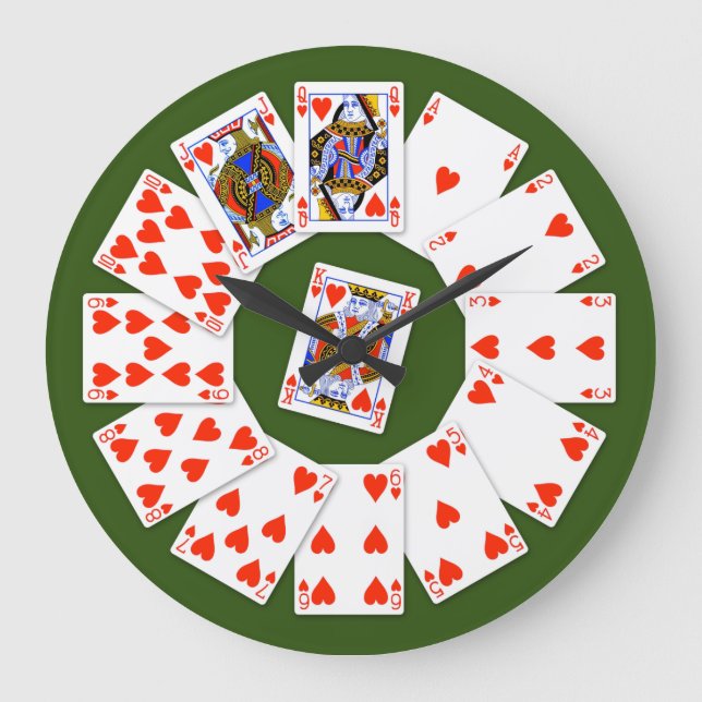 Hearts Suit Playing Cards On Green Background Große Wanduhr (Vorderseite)