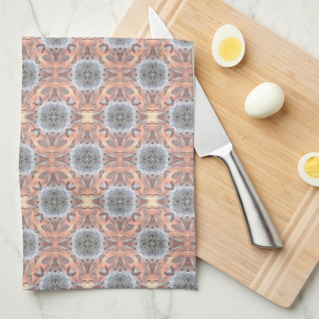 Heather Gray Abstrakte Blume Peach Lattice Fraktal Geschirrtuch (Viertel Falte)