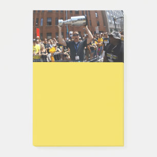 Heben Sie die Schale zweimal an Post-it Klebezettel