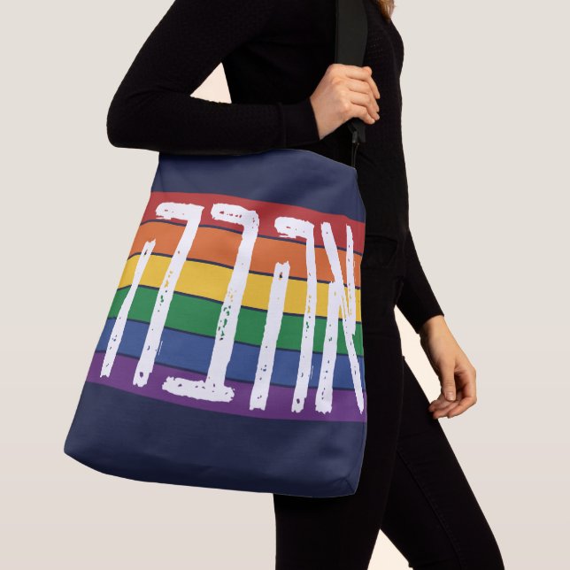 Hebräisch "AHAVAH" = "LIEBE" auf einem Regenbogen  Tragetaschen Mit Langen Trägern (Von Nahem)