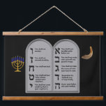 HEBREW-ZEHN-ANTRÄGE WANDTEPPICH MIT HOLZRAHMEN<br><div class="desc">Was für ein schöner Brauch machte einen von einer Art hebräischen nummerierten Zehn Gebot Tapestry zu zeigen auf Ihrer Wand. Dieses Set mit schwarzem Hintergrund zeigt die blaue und goldene Menorah und das Shofar, die beide die zehn Gebot-Tablets ergänzen, die Ihnen von der Rechten Seite zur Verfügung gestellt wurden!</div>