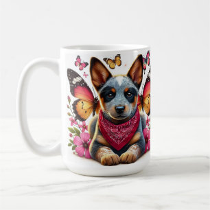 Heeler-Welpe umgeben von Schmetterlingen und Blume Kaffeetasse