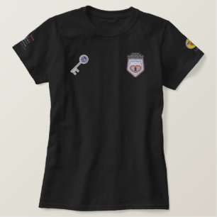 Heftasche und das T-Shirt bestickter Schlüssel