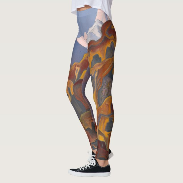 Heilige Höhlen, 1932 von Nicholas Roerich Leggings (Links)