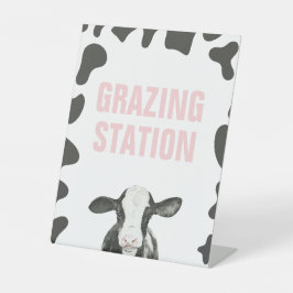 Heilige Kuh 1. Geburtstagsweide-Station Lebensmitt Sockelschild