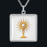 Heiliges Abendmahl in der Monstrance-Halskette Sterling Silberkette<br><div class="desc">Dieses "3-D" BlickAusrüstungsbeschreibungen ein Bild des gesegneten Sakraments/des heiligen heiligen Abendmahl in einem Gold färbten Monstrance. Fühlen Sie sich frei,  die Hintergrundfarbe über Zazzles fantastische Kundenbezogenheitswerkzeuge zu ändern.</div>