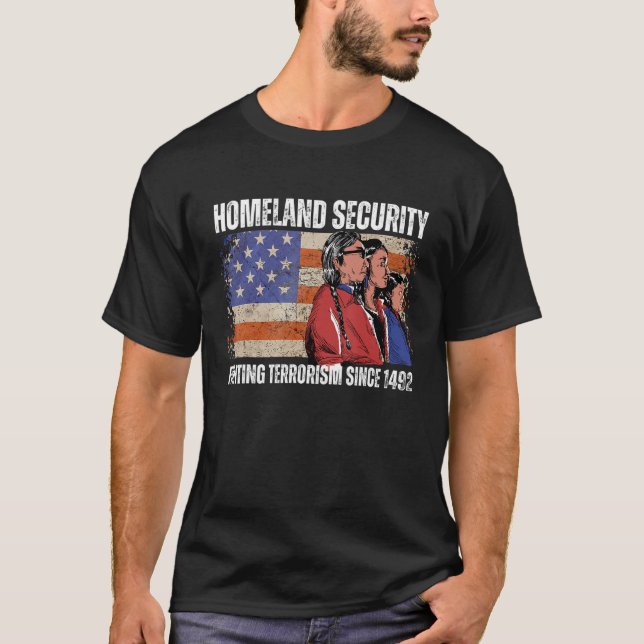 Heimat Security Fighting Terrorism seit 1492 T-Shirt (Vorderseite)