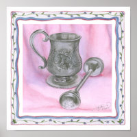 Heirloom Cup & Rattle auf Lila Hintergrund