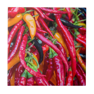 Heiße Chili-Schoten auf dem Bauernmarkt in Madison Fliese
