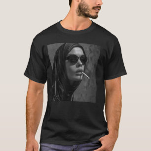 Heiße Nonne raucht Zigarette, Rebellious Nonne T-Shirt