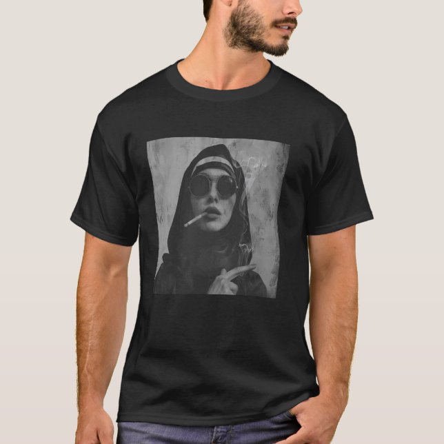 Heiße Nonne raucht Zigarette, Rebellious Nonne T-Shirt (Vorderseite)