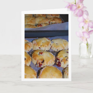 Heiße rote Beerenscones Karte