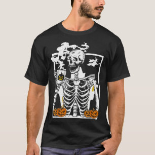 Heißer Kaffee Skelett Trinkender Lustiger Hallowee T-Shirt