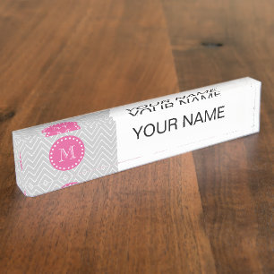 Heißes Rosa, graues Zickzack Ihr Monogramm Namensplakette