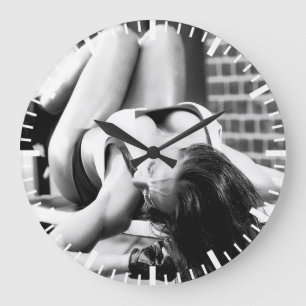 Heißes weibliches Fitness-Mädchen Große Wanduhr