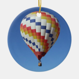 Heißluft-Ballon in einem blauen Himmel Keramikornament