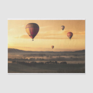 Heißluft steigt schöne Natur-Landschaft im Ballon Seidenpapier