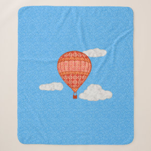Heißluftballon, Korallenorange gegen einen blauen  Sherpadecke