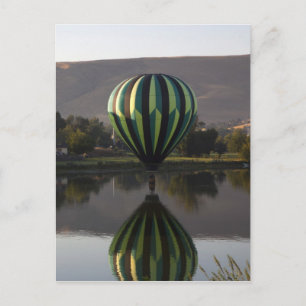 Heißluftballon über dem Fluss Yakima Postkarte