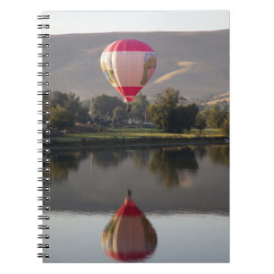 Heißluftballon über dem Yakima River Notizblock