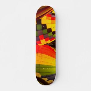 Heißluftballons glühen skateboard