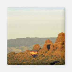 Heißluftballons in Sedona, Arizona, USA. Magnet