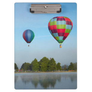 Heißluftballons über einem See, NZ Klemmbrett