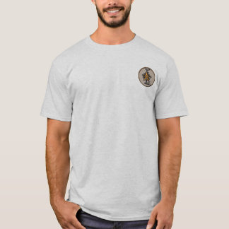 Helder gefallenes Studio-Logo mit Grafik an zurück T-Shirt