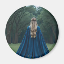 Helena Chevalier am Waldrand