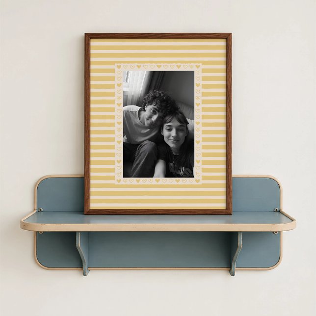 Hellbeiger Herzrandposter - Personalisiertes Gesch Poster (Light Beige Heart Border Poster - close-up view (frame/decor not included)
)
