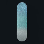 Hellblau Aquamariner Funkelnd Glitzer Ombre Gradie Skateboard<br><div class="desc">Dieses elegante, glamouröse und schicke Print ist perfekt für das trendige und stilvolle Girly Girl. Es verfügt über ein Imitat gedruckt funkelnd hellblauen Glitzer in aquamarin grün in pastellblau dreifach Gradienten ombre. Es ist modern, hübsch, mädchenhaft, einzigartig und cool. ***WICHTIGE HINWEIS FÜR DESIGN: Für individuelle Designanfragen, wie z.B. passende Produktanfragen,...</div>