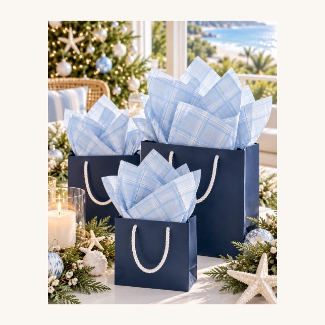 Hellblau kariertes Seidenpapier (Hellblau gewürfel (Elegant blue plaid Christmas tissue paper styled for beautiful coastal holiday gifting and gift bags)
