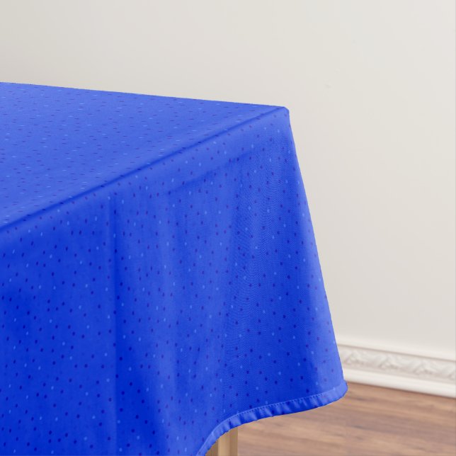 Hellblau mit kleinen Polka-Punkten. Tischdecke (Beispiel)