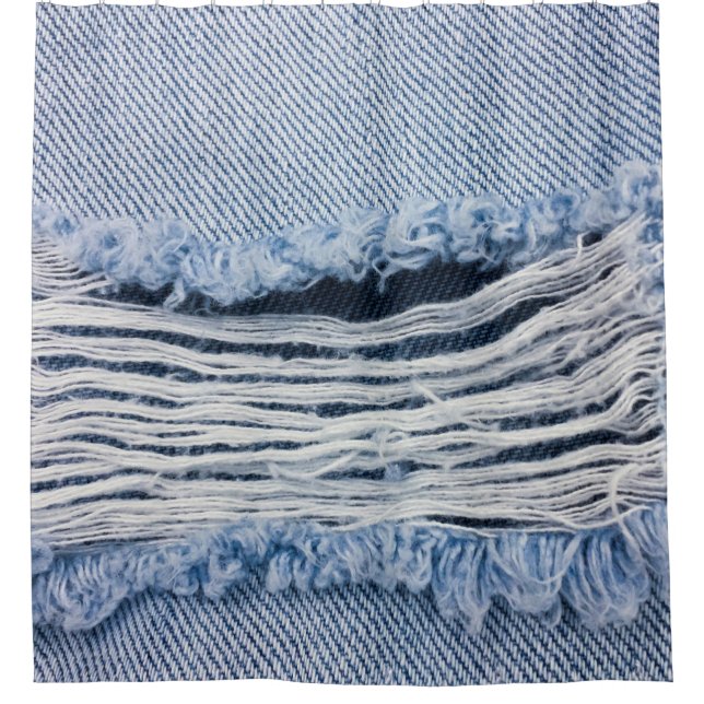 Hellblaue abgerissene Jeans-Textur. Duschvorhang (Vorderseite)