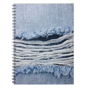 Hellblaue abgerissene Jeans-Textur. Notizblock