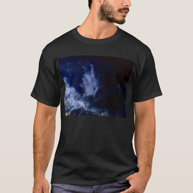Hellblaue Drache-Kopf-Wolken und negatives Branche T-Shirt (Vorderseite)