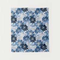 Hellblaue, dunkelblaue Blume auf hellgrau